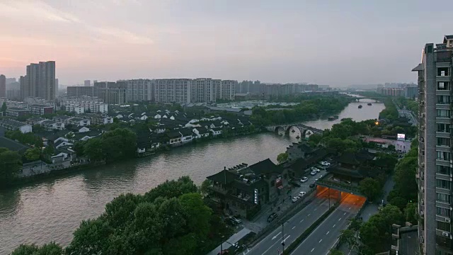 杭州河边的传统桥梁和建筑，日日夜夜，杭州视频素材