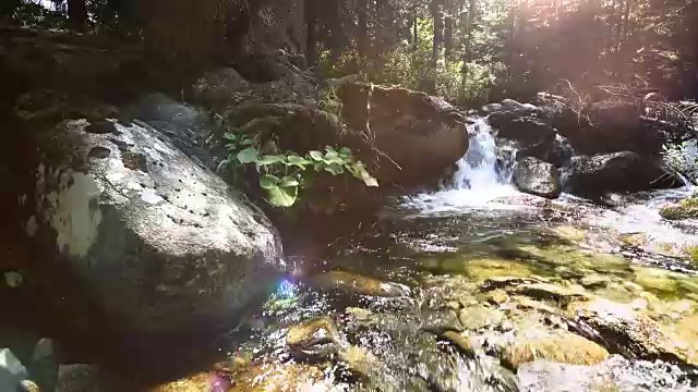 美丽的山川视频下载