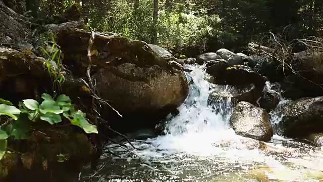 美丽的山川视频下载