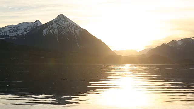 日落山湖，春天视频素材