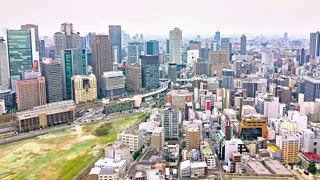 高清延时:交通街道天际线，日本大阪。视频素材