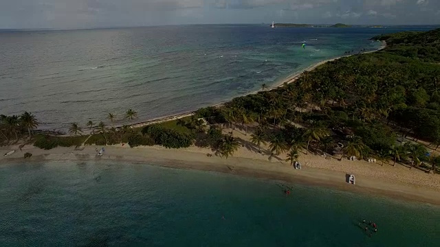 飞越加勒比海的游艇视频下载