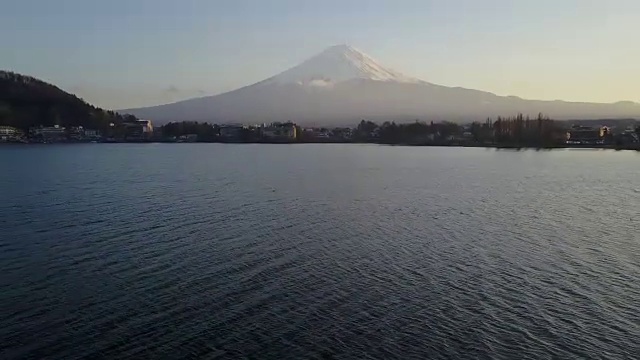 日本川口町无人机拍摄的富士山视频素材