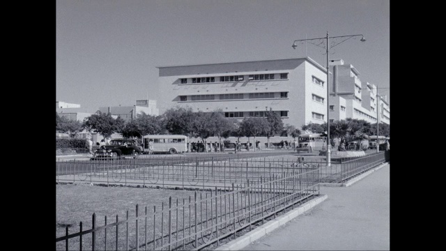 美国城市街道上的交通与建筑物背景/美国视频素材