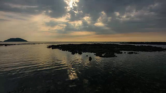 比阳多岛海景(钓鱼和徒步旅行的热门目的地)在哈林厄普村视频素材