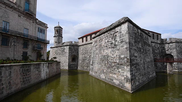 古哈瓦那军事要塞是联合国教科文组织世界遗产古巴的旅游地标视频素材