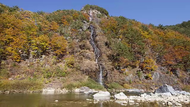 白石浦浦瀑布(韩国最受欢迎的驾车路线)视频素材