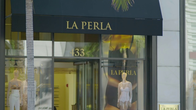 MS高档商店的外观- La Perla /罗迪欧大道，比弗利山，洛杉矶县，美国加州视频素材