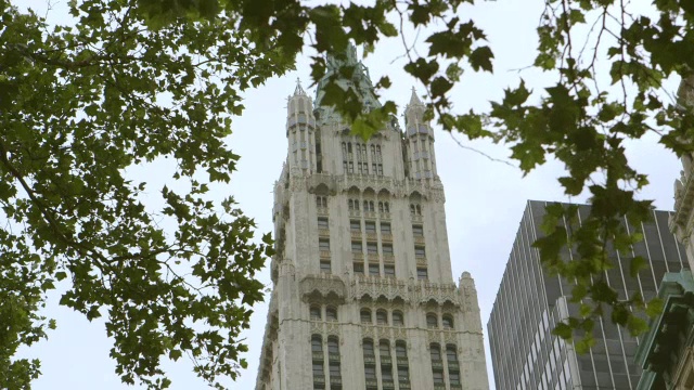 MS R/F View of Waldorf Astoria New York luxury hotel building / Manhattan，纽约市，纽约州，美国视频素材