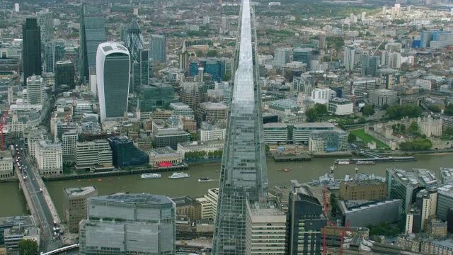 WS AERIAL POV ZI View of cityscape /伦敦，英国，英国视频素材