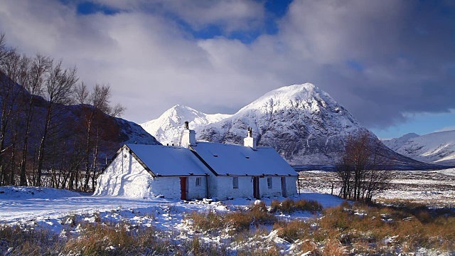 贝莱德小屋和Buachaille Etive Mor。视频素材