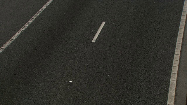 英国高速公路上车辆驶过视频素材