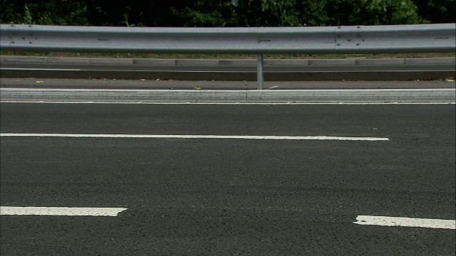 车辆在英国高速公路上行驶视频素材