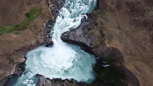 头顶，风景优美的冰岛河视频素材