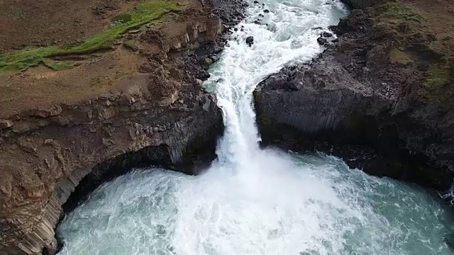 Aldeyjarfoss,冰岛的瀑布视频素材