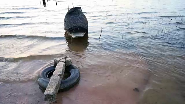 在湖里划船视频素材