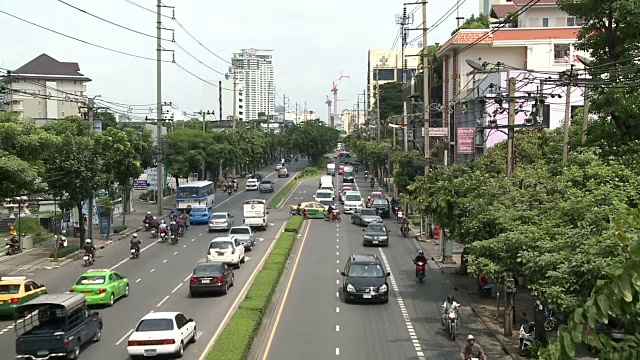 泰国曼谷的街道上交通繁忙视频素材