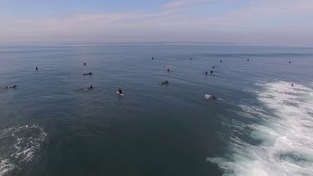 冲浪者毁灭，空中，4K, 15s, 20of133，冲浪，海滩，加利福尼亚海岸，海洋，海浪，毁灭，碰撞，大海，动作运动，史诗，股票视频销售-无人机发现llc 4K运动视频素材