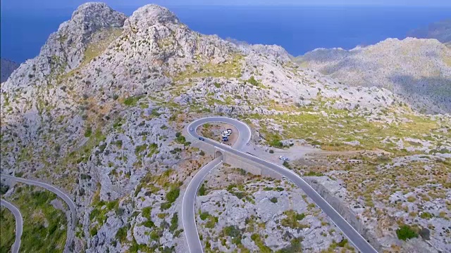 西班牙马略卡岛，Sa Calobra - Serra de Tramuntana附近带发夹弯的山脉视频素材