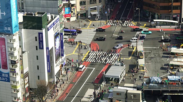 涉谷十字路口行人过马路鸟瞰图视频素材