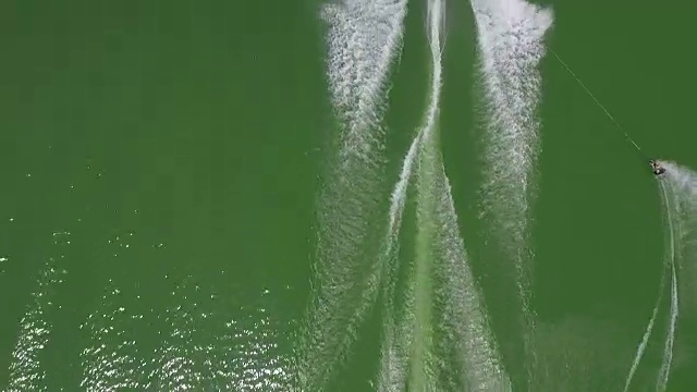 Wakeboard, wake surfing and wake skating on georgia lake on beautiful water extreme action sports, front flip, backflip, twist and wipeout tracking揭示4k运动视频素材