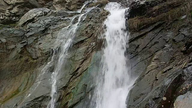 瀑布配雪水，动作缓慢视频下载