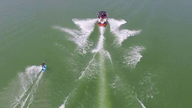 4k Wakeboard, wake surfing and wake skating on georgia lake on beautiful water extreme action sports, front flip, backflip, twist and wipeout tracking揭示4k运动视频素材