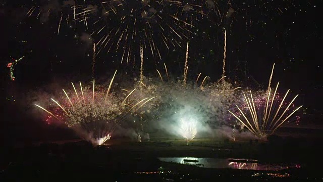 2013年阿祖米诺烟火节视频素材