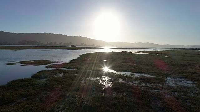 日落时分美丽的奈斯那湿地景色视频素材