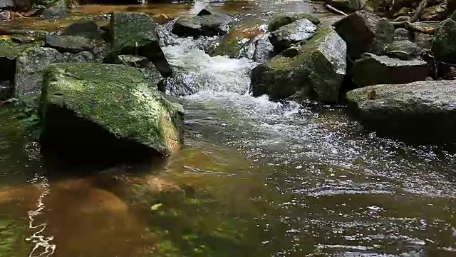 慢镜头，泰国清迈的湄甘榜瀑布视频素材