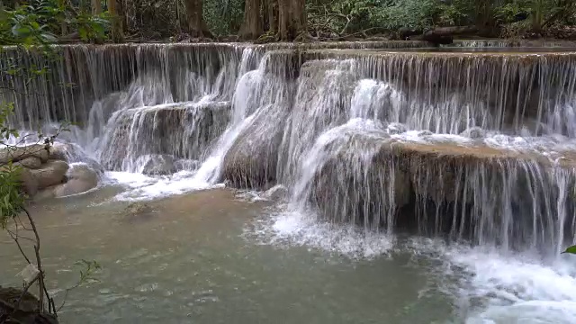 泰国北碧府怀美卡明瀑布视频下载