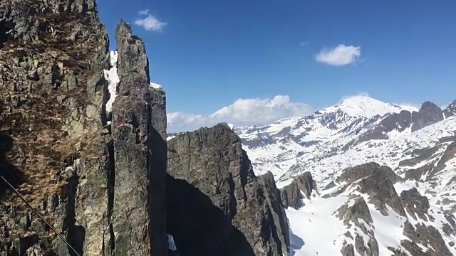 勃朗峰山脉垂直景观视频下载