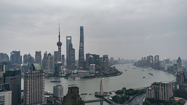 T/L WS HA Downtown Shanghai at Dawn, Night to Day Transition /上海，中国视频素材