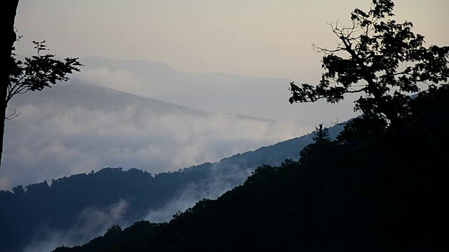 云层和脊视频素材