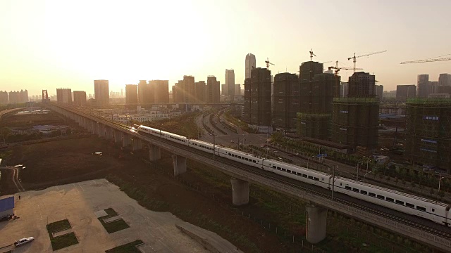 高铁和建筑工地鸟瞰图视频素材