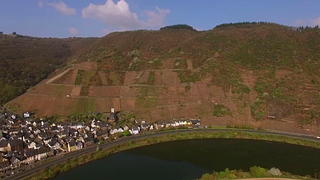 德国，莱茵兰-普法尔茨，莫泽尔山谷，葡萄酒村布里姆和卡尔蒙特葡萄园视频素材