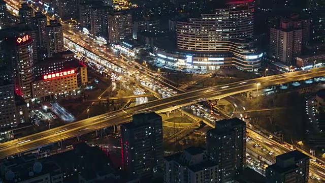 T/L WS HA PAN鸟瞰图北京路交叉口在晚上/中国北京视频素材