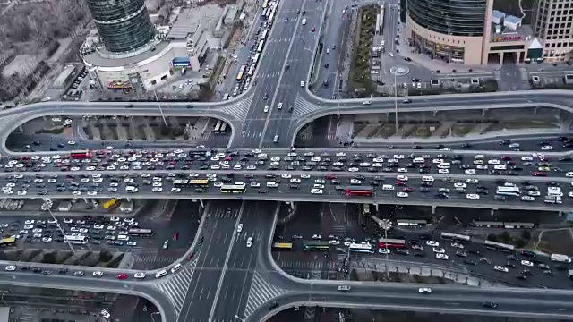 T/L WS HA TD中国，北京，繁忙交叉口鸟瞰图视频素材