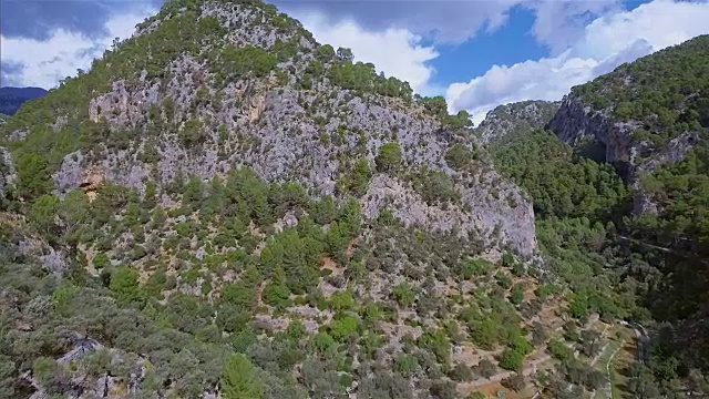 西班牙马略卡岛德拉特拉蒙塔纳山脉的Arial视图视频素材