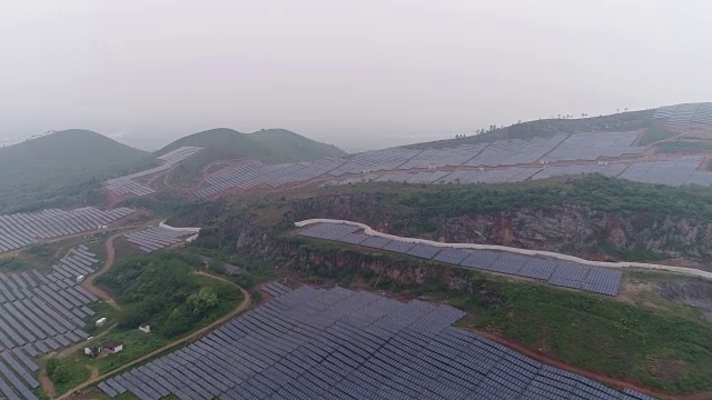 太阳能发电站鸟瞰图视频素材