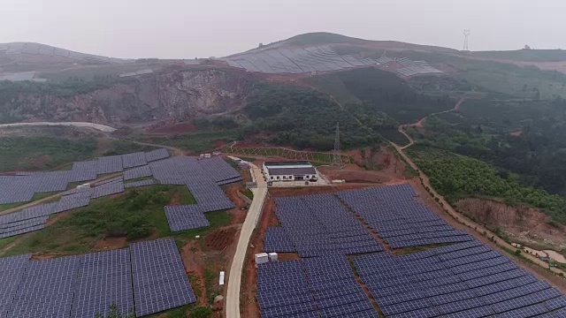 太阳能发电站鸟瞰图视频素材