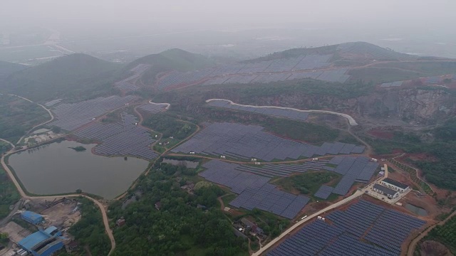 太阳能发电站鸟瞰图视频素材