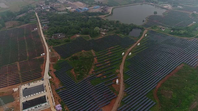 太阳能发电站鸟瞰图视频素材