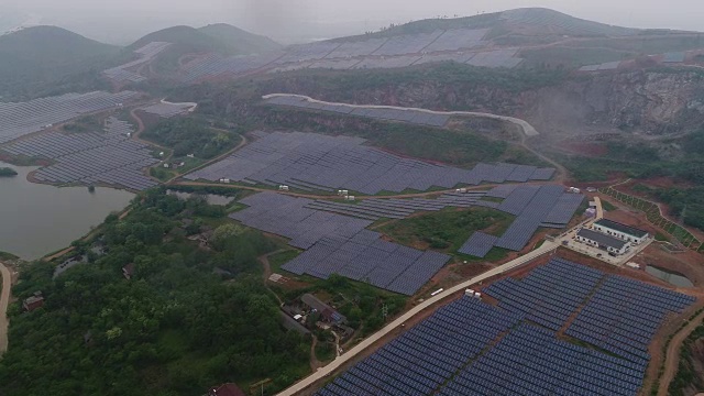 太阳能发电站鸟瞰图视频素材