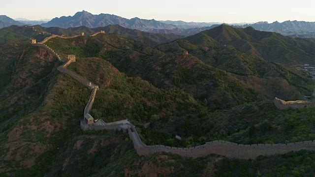 万里长城日出鸟瞰图视频素材