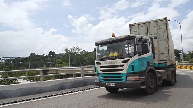 码头附近道路交通繁忙视频素材