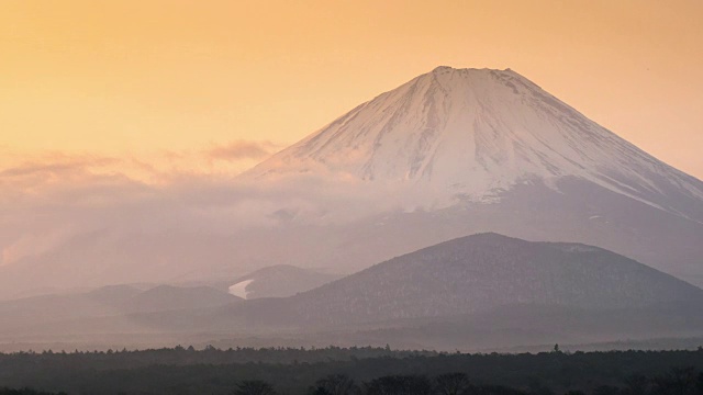 日本山梨县正二湖，富士山的日出视频素材