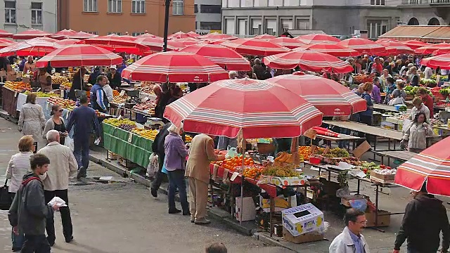 克罗地亚萨格勒布的市场视频素材