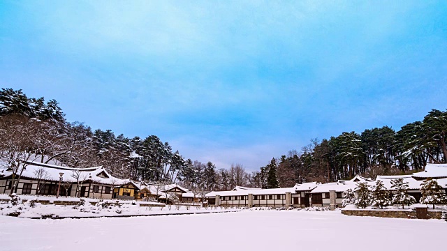 Seongyojang住宅(以前的上层住宅)的冬季景观视频素材