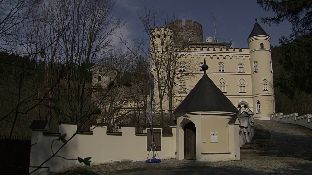 Burg Hartenstein -进入下奥地利的Burg Hartenstein城堡视频素材